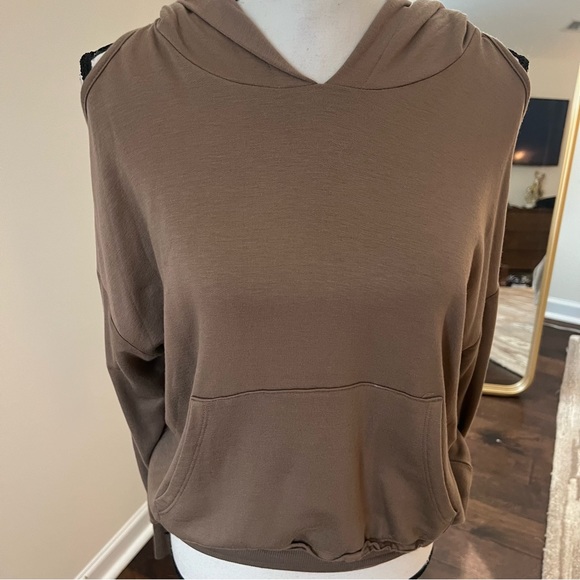 LNA Cold Shoulder Taupe / Brown Hoodie with Front Pocket
LNA NWT Size XS - Picture 3 of 6